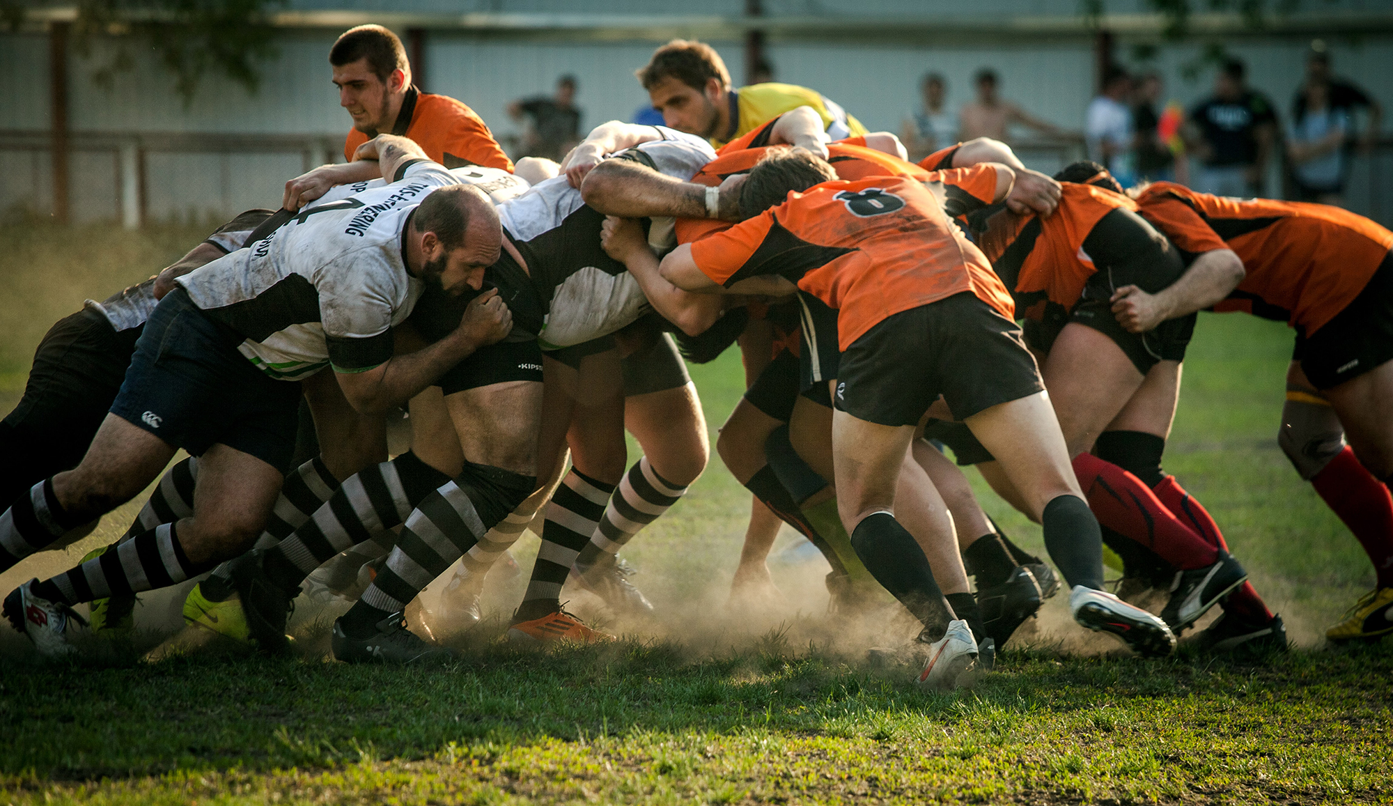 Scrum en partido de rugby