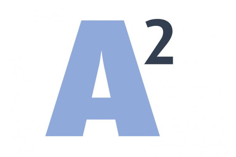 Dikke, poederblauwe, hoofdletter A met een zwart cijfer 2 ernaast, in superscript