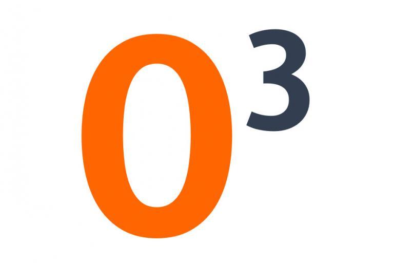 Dikke, oranje, hoofdletter O met een zwart cijfer 3 ernaast, in superscript